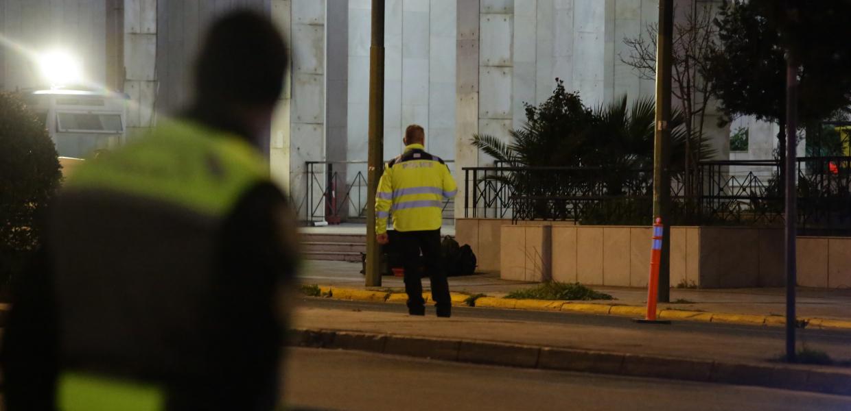 Ελεγχόμενη έκρηξη έξω από τη ΓΑΔΑ