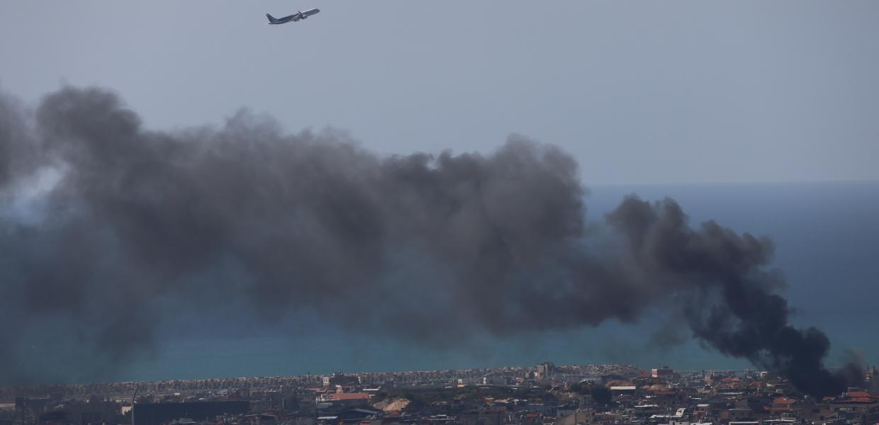 Μαύρος καπνός στον Λίβανο μετά από επίθεση, εν μέσω του πολέμου στη Μέση Ανατολή