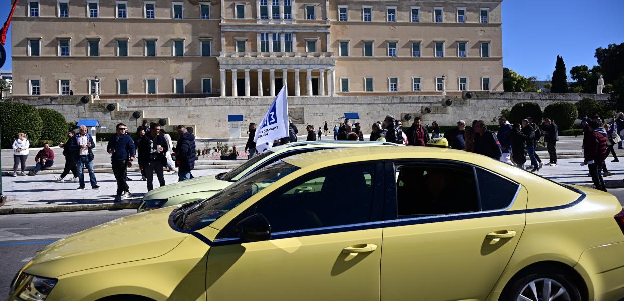 Ταξί μπροστά από τη Βουλή