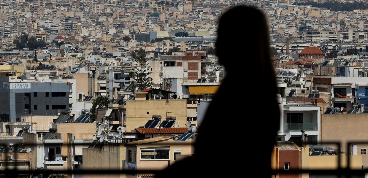 Οι 7 στους 10 ζορίζονται οικονομικά και η κυβέρνηση ζητά επι
