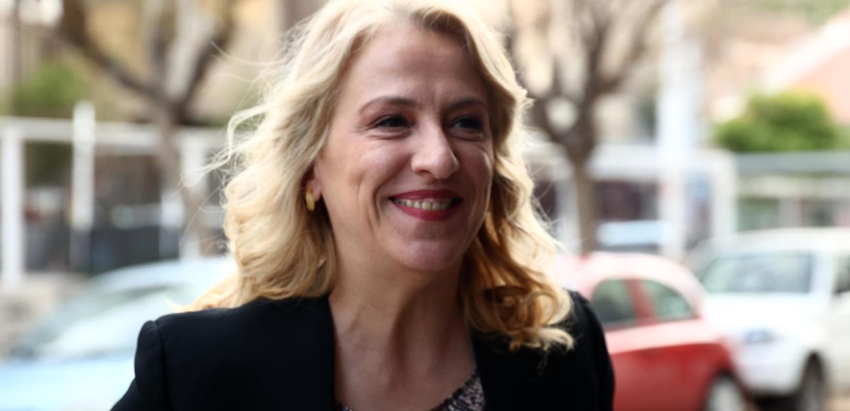 Η Ρένα Δούρου