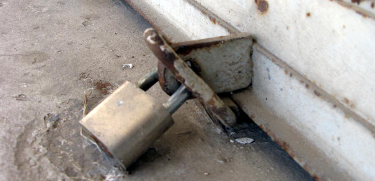 Λουκέτο σε κατάστημα
