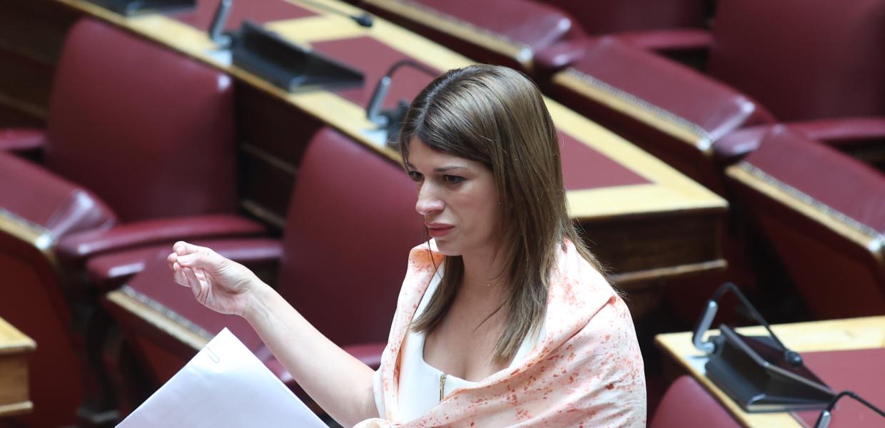 Η Κατερίνα Νοτοπούλου στην Επιτροπή Κοινωνικών Υποθέσεων της Βουλής