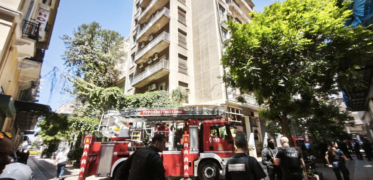 Φωτιά σε ισόγειο ξενοδοχείου στην Ομόνοια