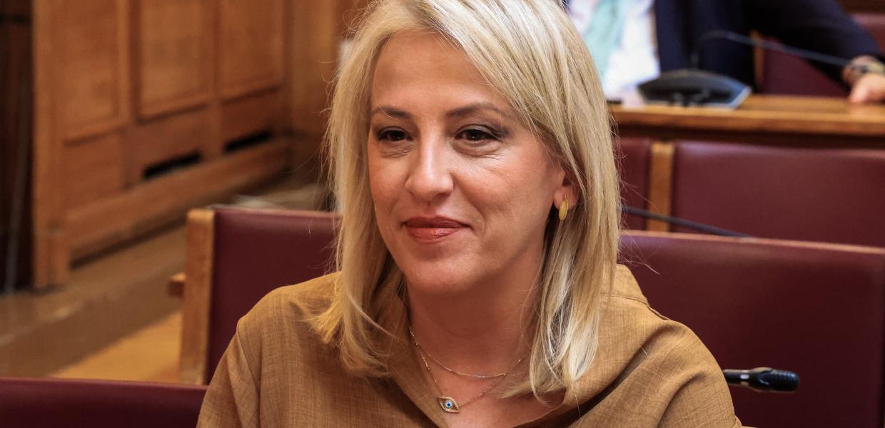 Η Ρένα Δούρου