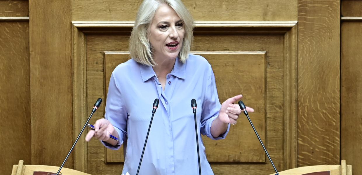 Η Ρένα Δούρου