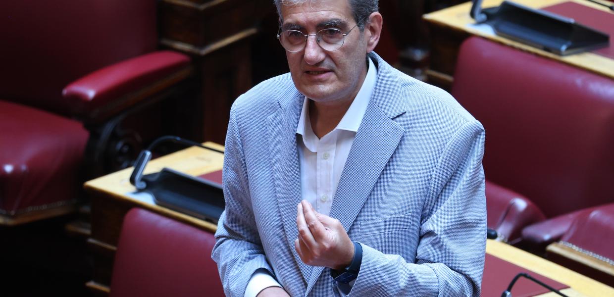 Ο Χρήστος Γιαννούλης στα έδρανα της Βουλής