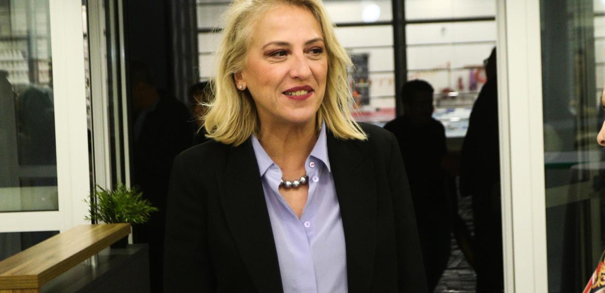 Η Ρένα Δούρου