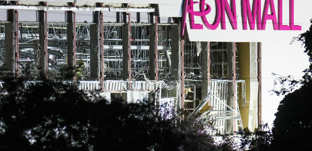 Άποψη του κατεστραμμένου εμπορικού κέντρου Aeon Mall Kumamoto μετά τον ισχυρό σεισμό των 7,1 Ρίχτερ στην Ιαπωνία