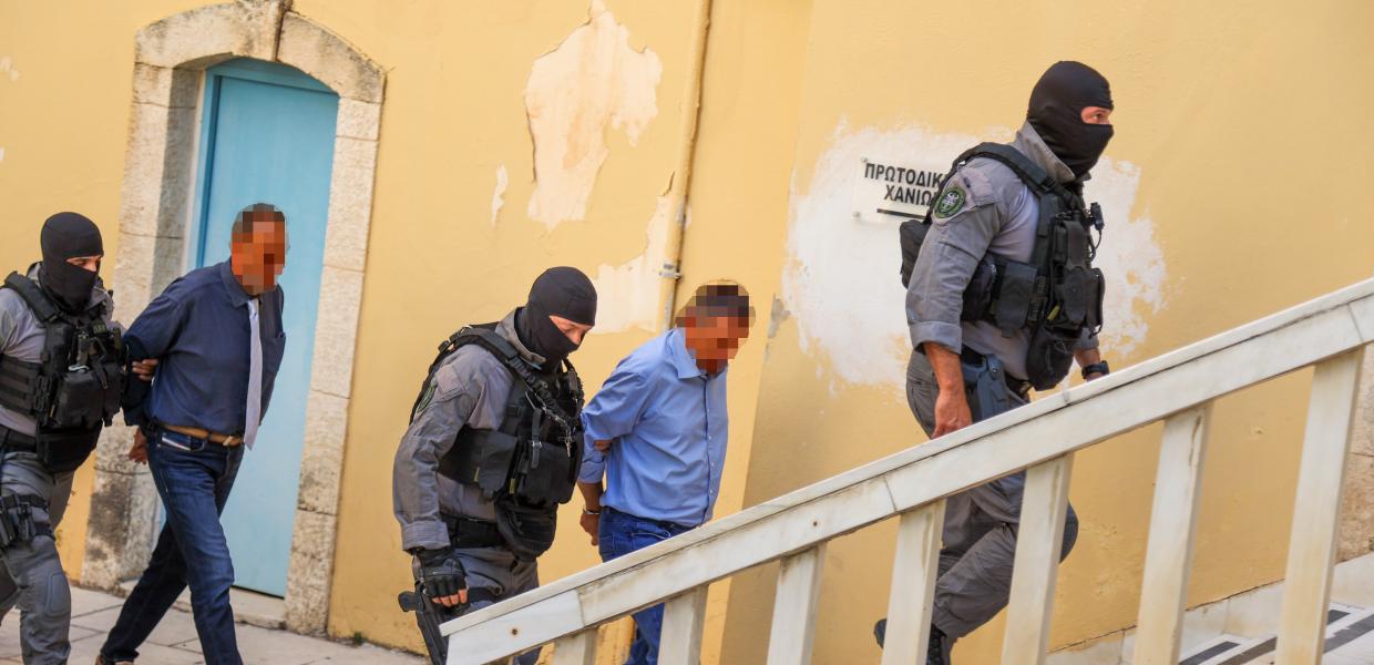 Στα δικαστήρια Χανίων ο ιατροδικαστής και ο καθηγητής τοξικολογίας του Πανεπιστημίου Κρήτης που κατηγορούνται σε υπόθεση δωροληψίας