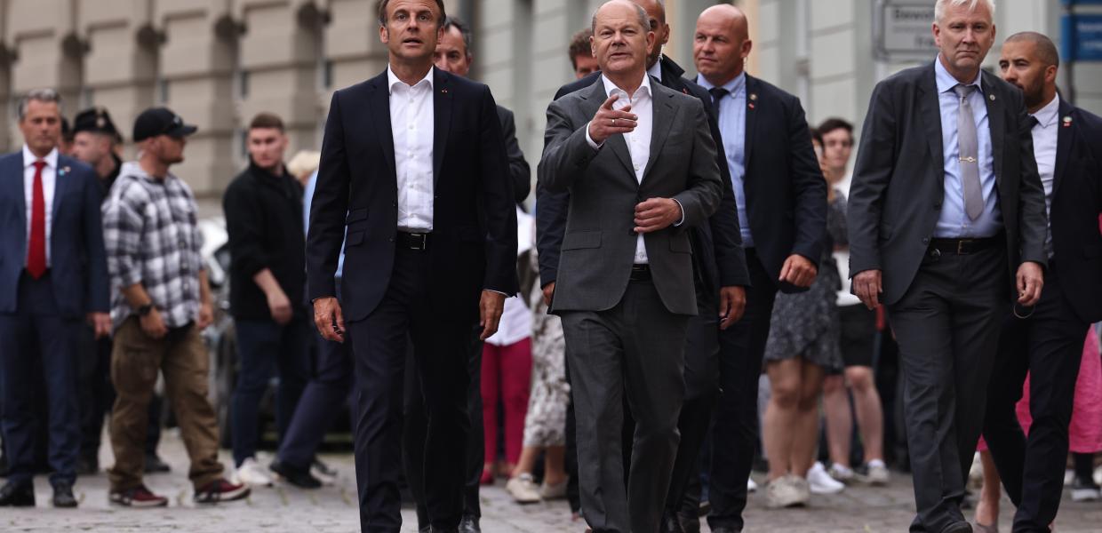 133480678_SCHOLZMACRON.jpg