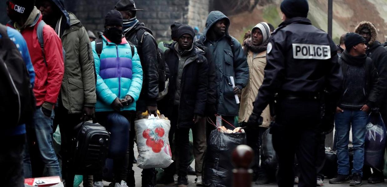 135271648a_migrantsfrance.jpg