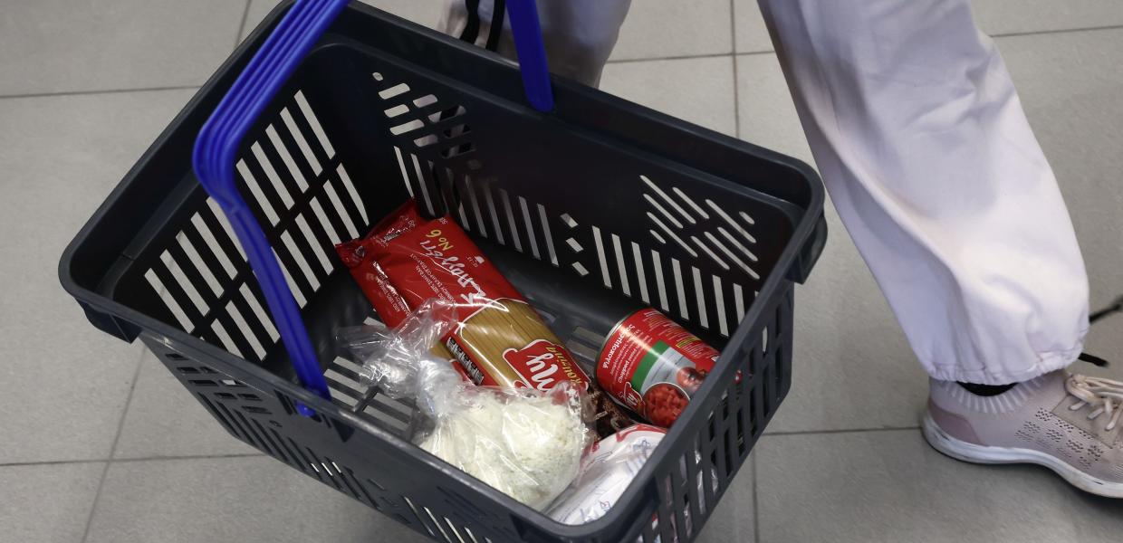 Ακρίβεια στον... θεό, μισθοί στα τάρταρα