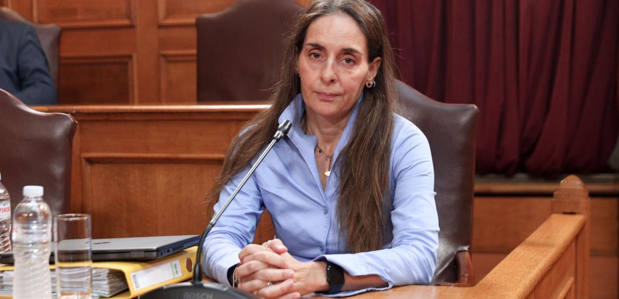Είδα «κρυφά και κλεφτά» το ερμάριο της Τυχεροπούλου!