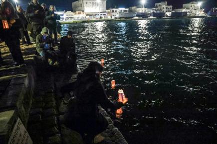 Συγκέντρωση στη Χίο για την τραγωδία με τους νεκρούς μετανάστες